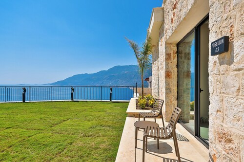 Lyxos Hotel