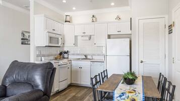 Condo, 1 King Bed with Sofa bed, Balcony, Garden View (Sweet Serenity) | Interior