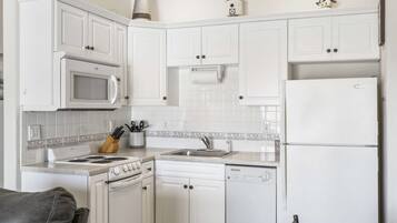 Condo, 1 King Bed with Sofa bed, Balcony, Garden View (Sweet Serenity) | Private kitchen | Fridge, microwave, oven, stovetop