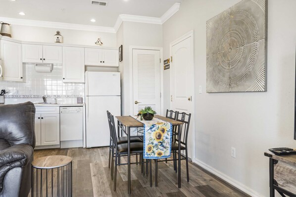 Condo, 1 King Bed with Sofa bed, Balcony, Garden View (Sweet Serenity) | Dining