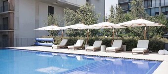 City-view condo w/ sauna & gym