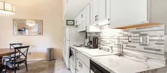 Warm Welcome Getaway Resort Stay for 6 With Amenities Near Downtown
