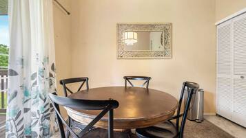 Condo, Multiple Beds, Balcony, Garden View (Warm Welcome Getaway) | Dining