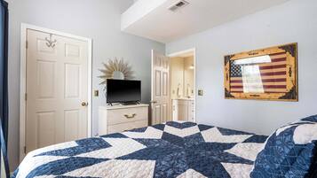 Kondominium, Beberapa Tempat Tidur, balkon, pemandangan kebun (Warm Welcome Getaway) | 2 kamar tidur dan didekorasi berbeda-beda