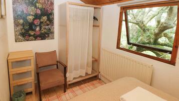 2 bedrooms, individually decorated, individually furnished, free WiFi