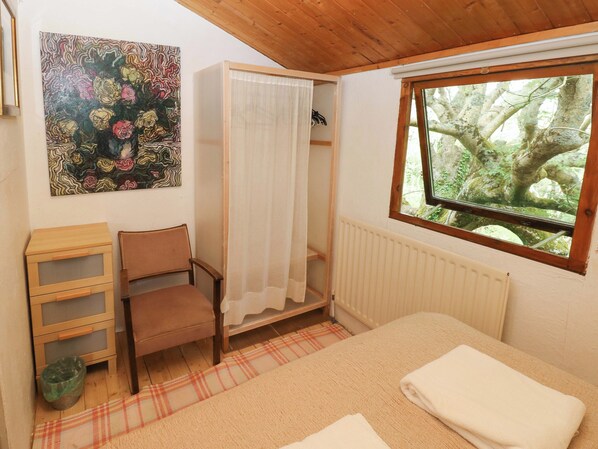 2 bedrooms, individually decorated, individually furnished, free WiFi