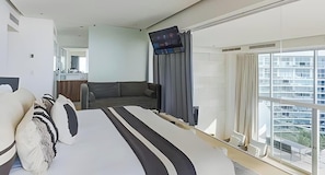 5 bedrooms, desk, iron/ironing board, travel cot