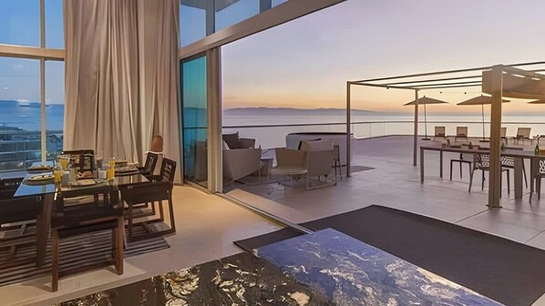Dining - Waterfront condo w/ pool, hot tub & beach access (Nuevo Vallarta)