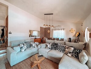 Smart TV, fireplace - Villa Rubix (Luz)