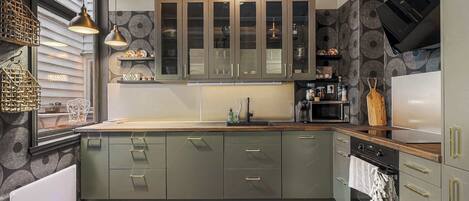 Fridge, microwave, oven, coffee/tea maker