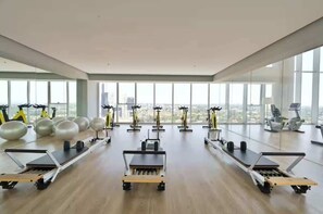 A spacious gym with rowing machines, stationary bikes, and exercise balls. - 2BR retreat close to Colomos w/ gym (Guadalajara)