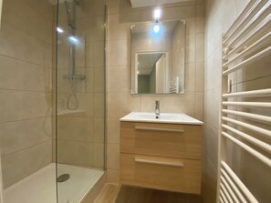 Handtücher, Seife, Toilettenpapier