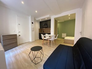 1 habitación, tabla de planchar con plancha, wifi y ropa de cama 