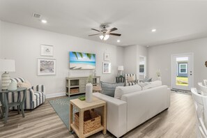 Smart TV, video games, books - Walk2Beach & Pools, Family Friendly, Golf Cart, 4BR (Port St. Joe)