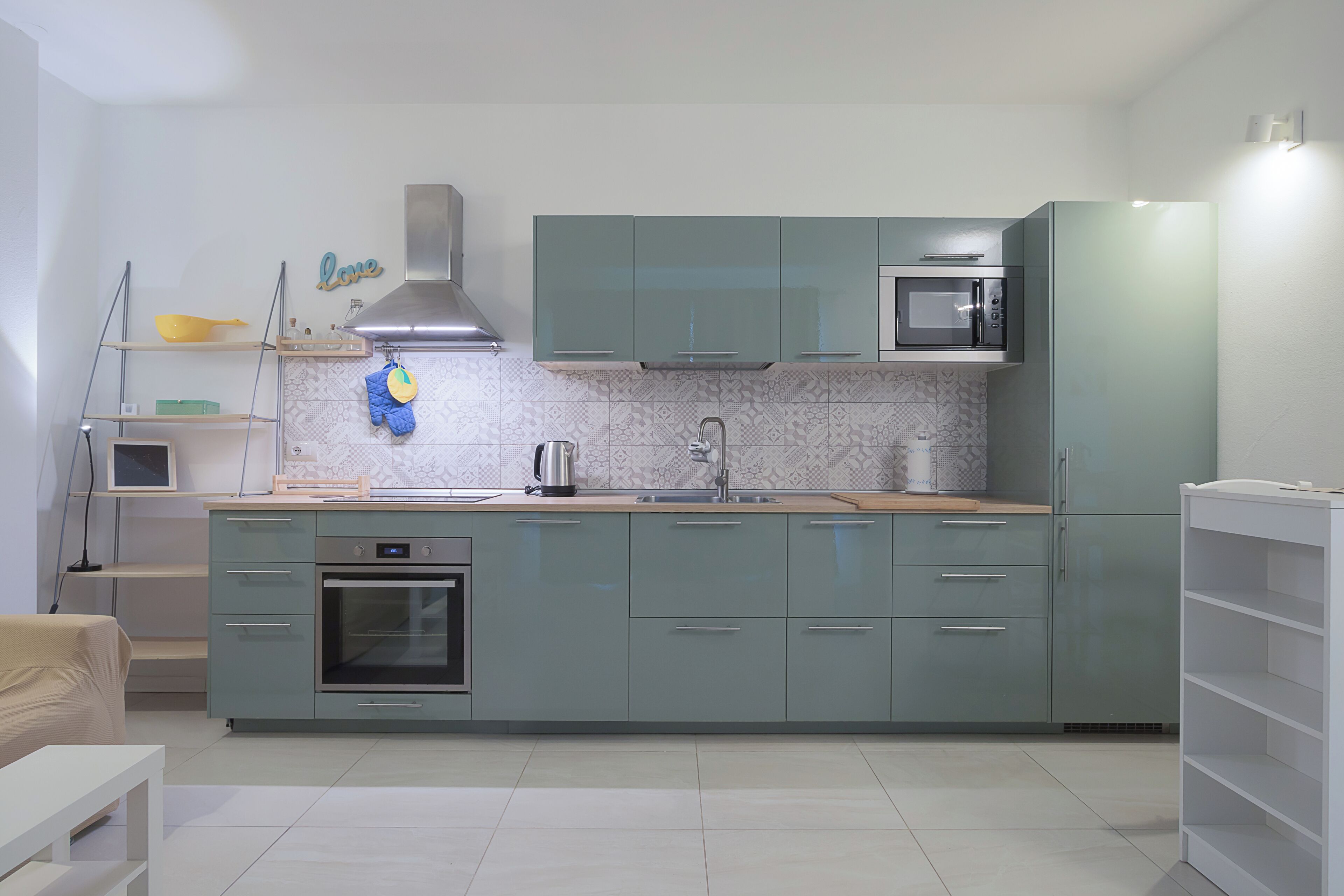 Kühlschrank, Mikrowelle, Ofen, Herdplatte