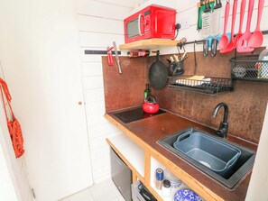 Keittoastiat/astiat/ruokailuvälineet