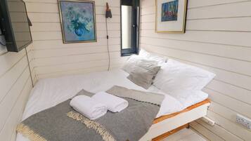1 bedroom, individually decorated, individually furnished, free WiFi