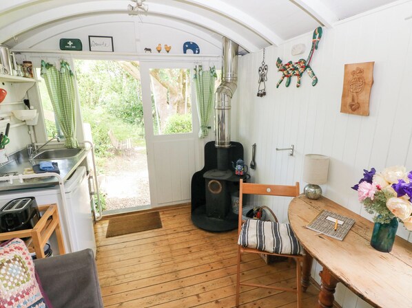 Cookware/dishes/utensils - The Shepherd Hut (Haverfordwest)