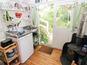 Cookware/dishes/utensils - The Shepherd Hut (Haverfordwest)