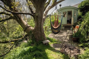 Terrace/patio - The Shepherd Hut (Haverfordwest)