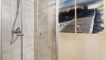 Shower, towels