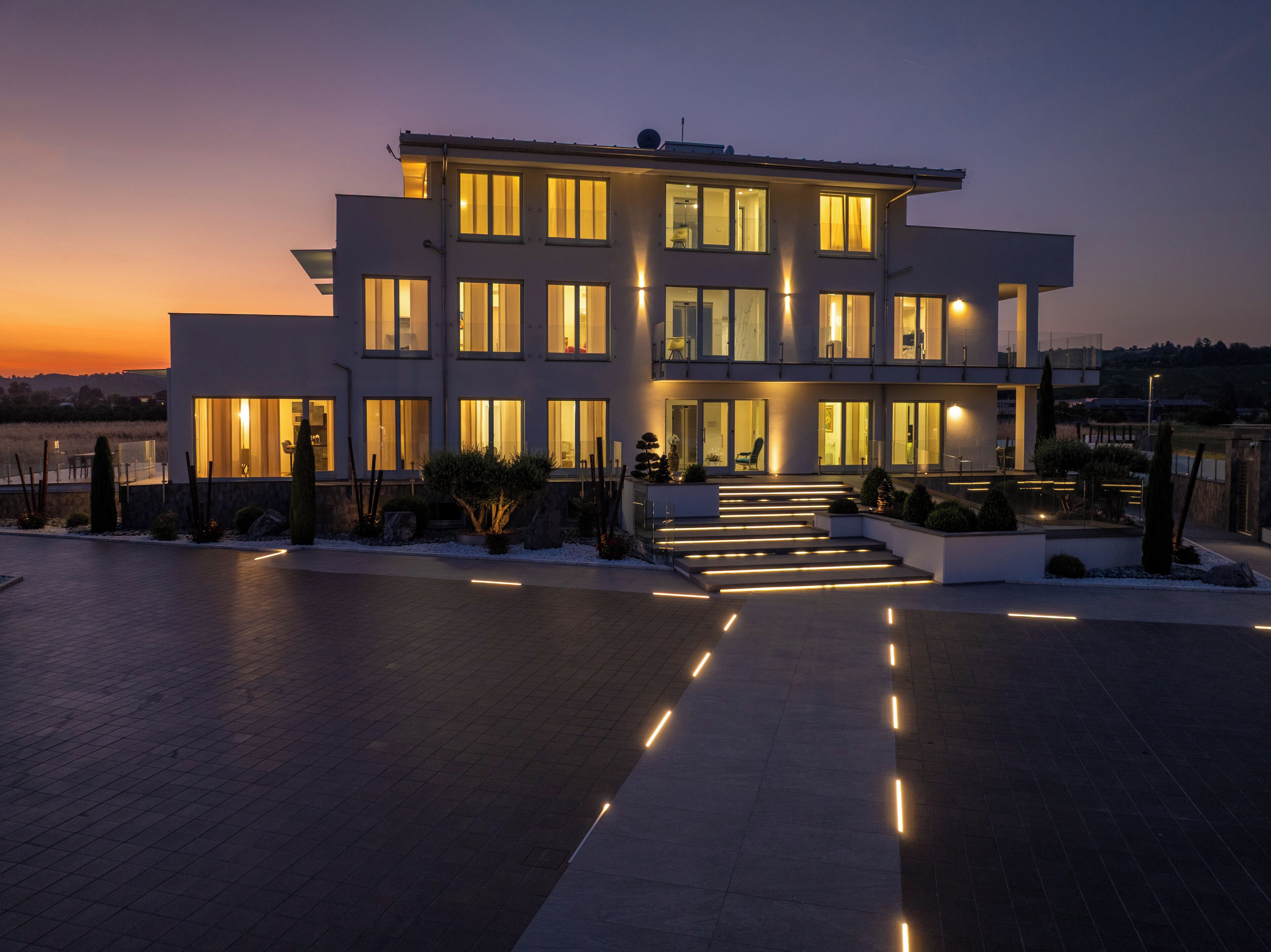 المنشأة من الخارج