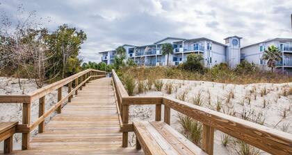 Tybee Island beachfront condo with pools, gated free parking