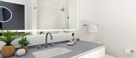 Haartrockner, Handtücher, Seife, Toilettenpapier