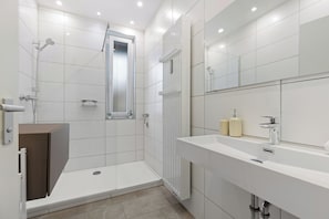 Shower, hair dryer, towels, soap - Exceptionally large - 180m² for families & groups (Bad Wörishofen)
