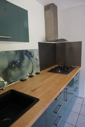 Micro-ondes, four, plaque de cuisson, lave-vaisselle