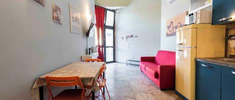 Appartement Duplex | Cuisine privée | Plaque de cuisson, batterie de cuisine, vaisselle et ustensiles