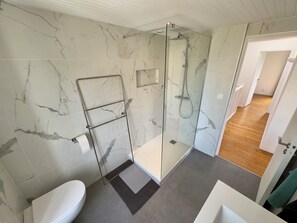 Een douche, een haardroger