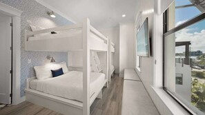 6 bedrooms, desk, iron/ironing board, free WiFi