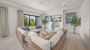 Smart TV, video games, ping pong, offices - New-Luxury Resort Pool w/ Slide&Spa-Rooftop Views (Clearwater)