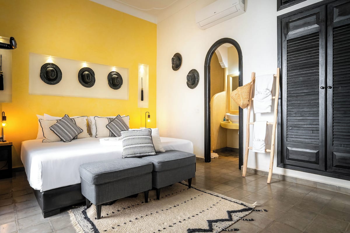 Habitación superior con 2 camas individuales | Wifi gratis y ropa de cama
