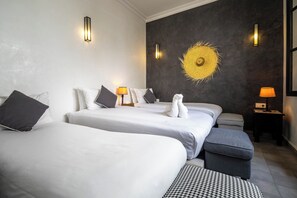 Habitación triple superior | Wifi gratis y ropa de cama