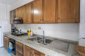 Fridge, oven, stovetop, coffee/tea maker - Appartamento Sophia vista mare-Salento Reserva... (Gallipoli)