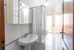 Dusche, Bidet, Handtücher