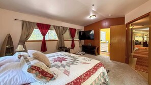 3 bedrooms, desk, WiFi, bed sheets