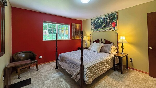 3 bedrooms, desk, WiFi, bed sheets