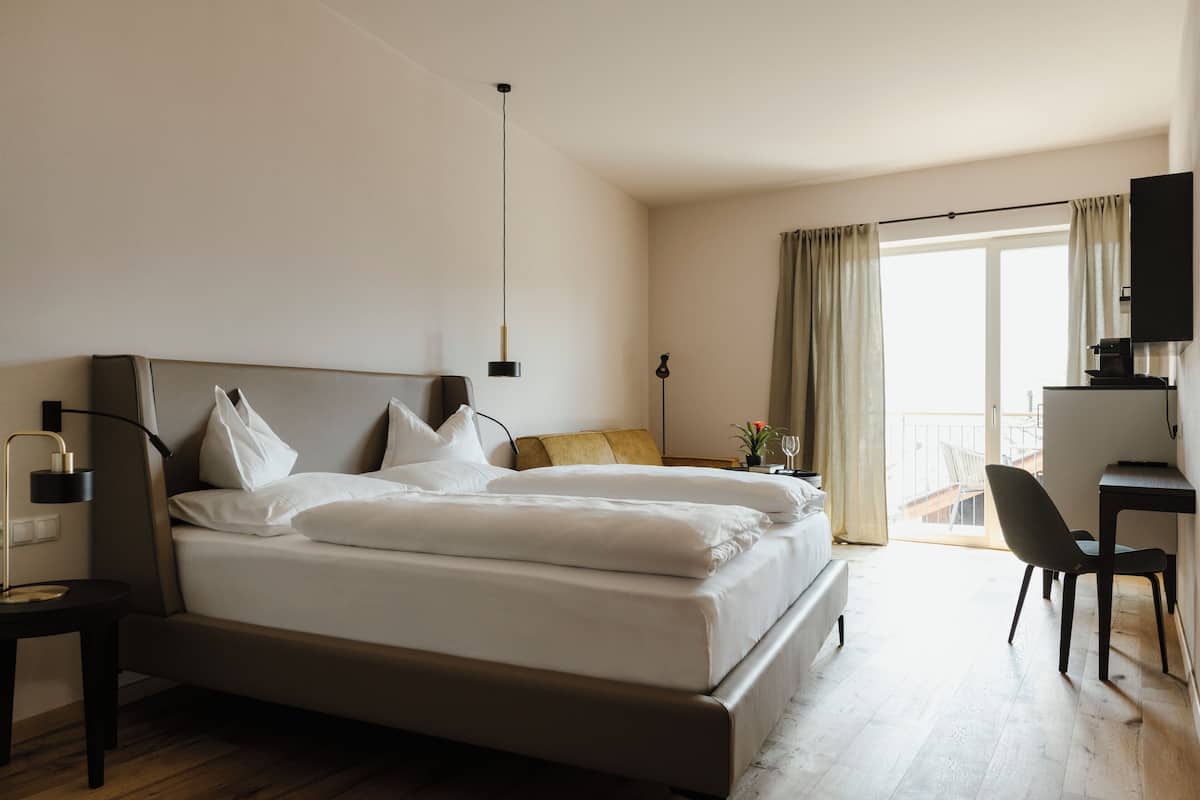 Chambre Double Supérieure, vue cour intérieure | Coffres-forts dans les chambres, Wi-Fi gratuit
