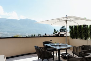 Family Apartment, Courtyard View | Terrace/patio