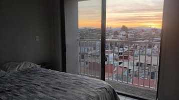 3 bedrooms, internet, bed sheets