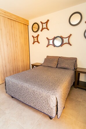 Iron/ironing board, internet, bed sheets