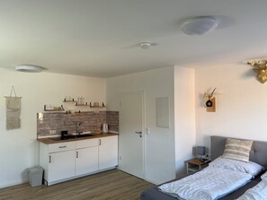 WiFi, bed sheets