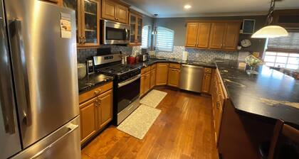 Charming 1-bedroom Executive apartment in a gated complex located in Beaumont.