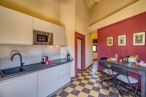 Family Apartment, 1 Bedroom, Mountainside (Romantic Apartment In Chianti) | Private kitchenette | Fridge, microwave, stovetop, dishwasher