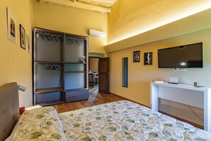 Family Apartment, 1 Bedroom, Mountainside (Romantic Apartment In Chianti) | 1 bedroom, WiFi, bed sheets - Romantic Apartment In Chianti Classico (Castelnuovo Berardenga)