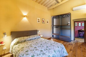 Apartamento familiar, varias habitaciones, junto a la montaña (Romantic Apartment In Chianti) | 1 dormitorio, wifi, ropa de cama