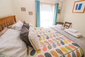Cottage | 3 bedrooms, individually decorated, individually furnished, free WiFi - Chyandaunce (Penzance)